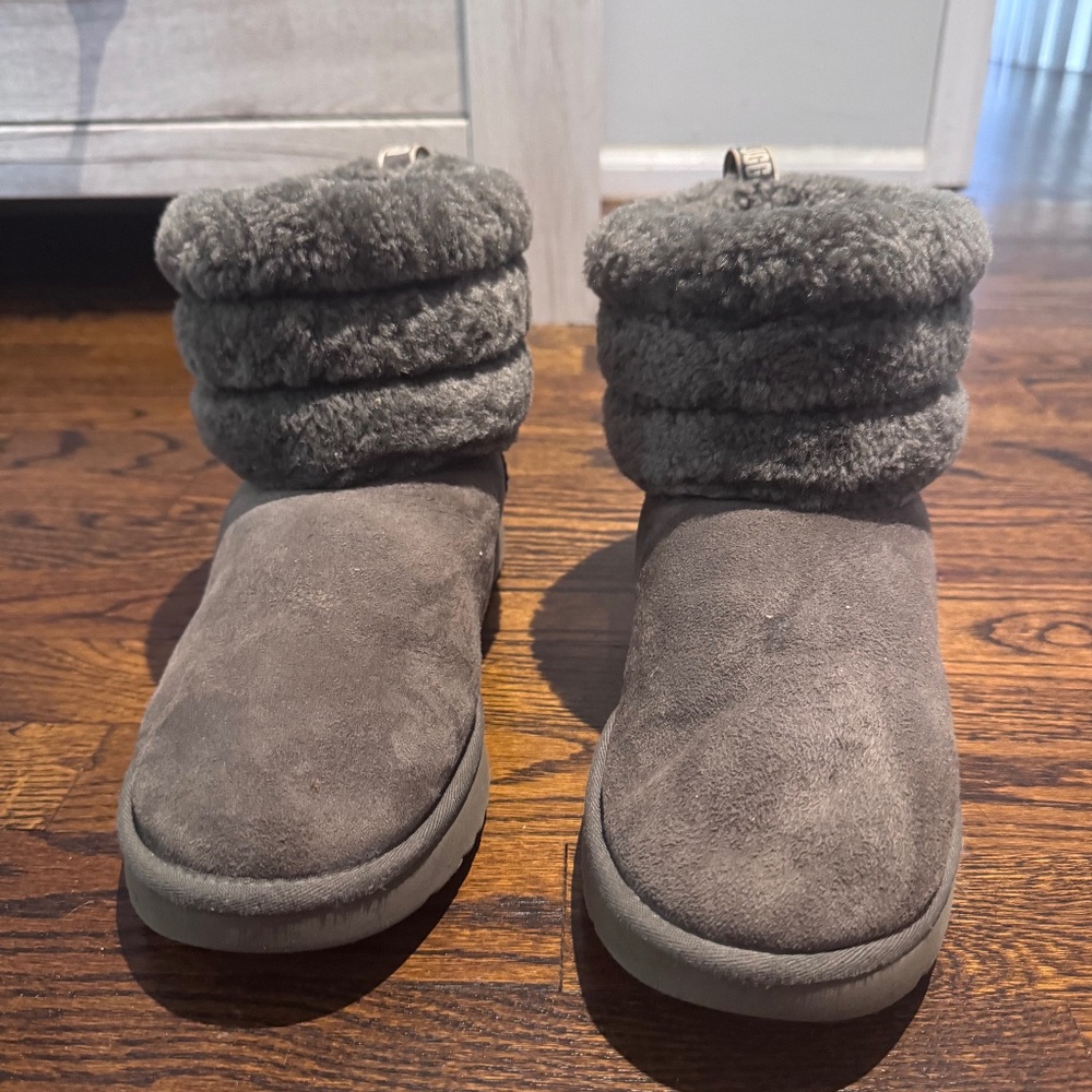 Woman’s Gray Ugg mini Quilted